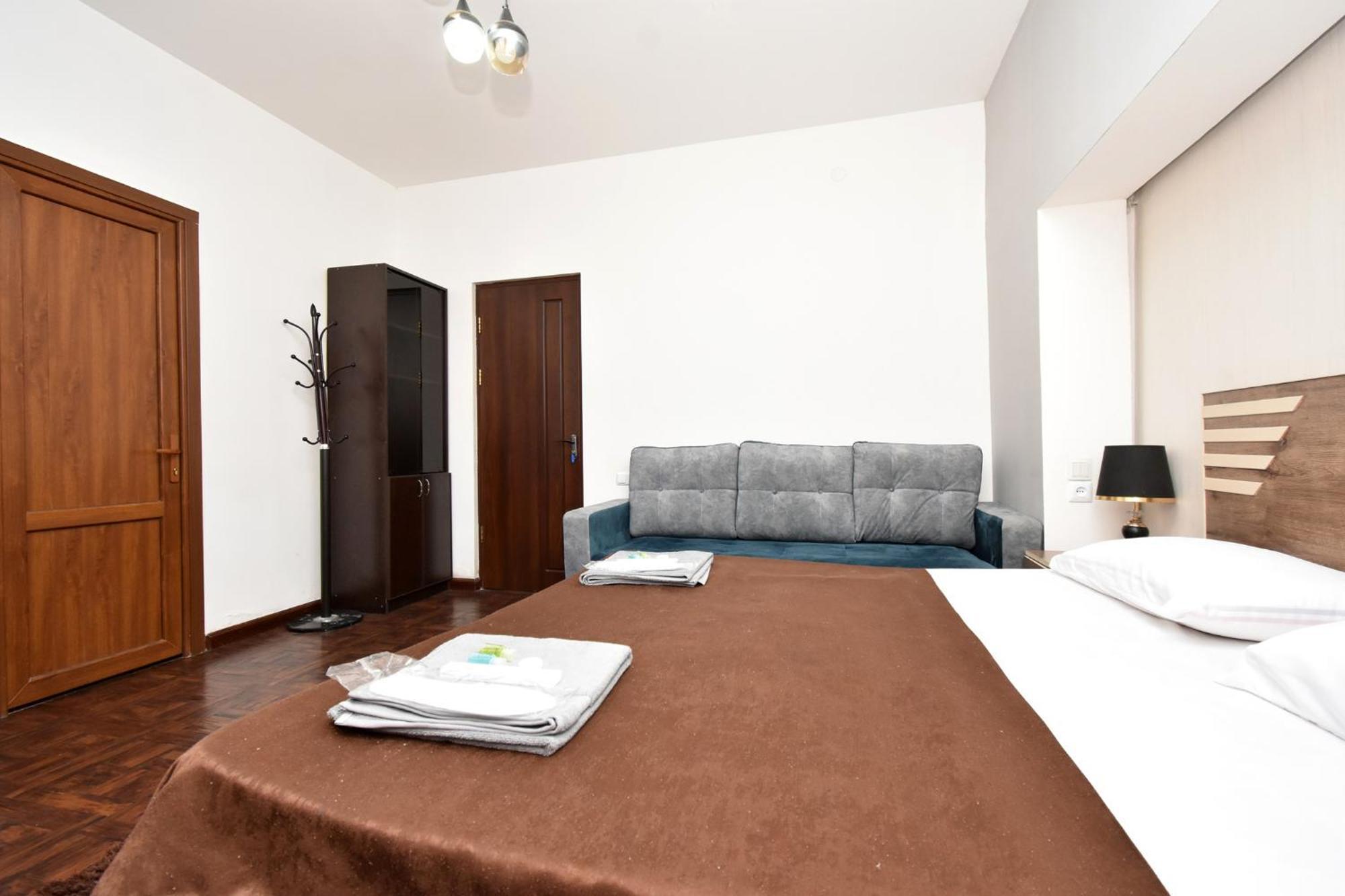 Hotel Aaa à Erévan Extérieur photo